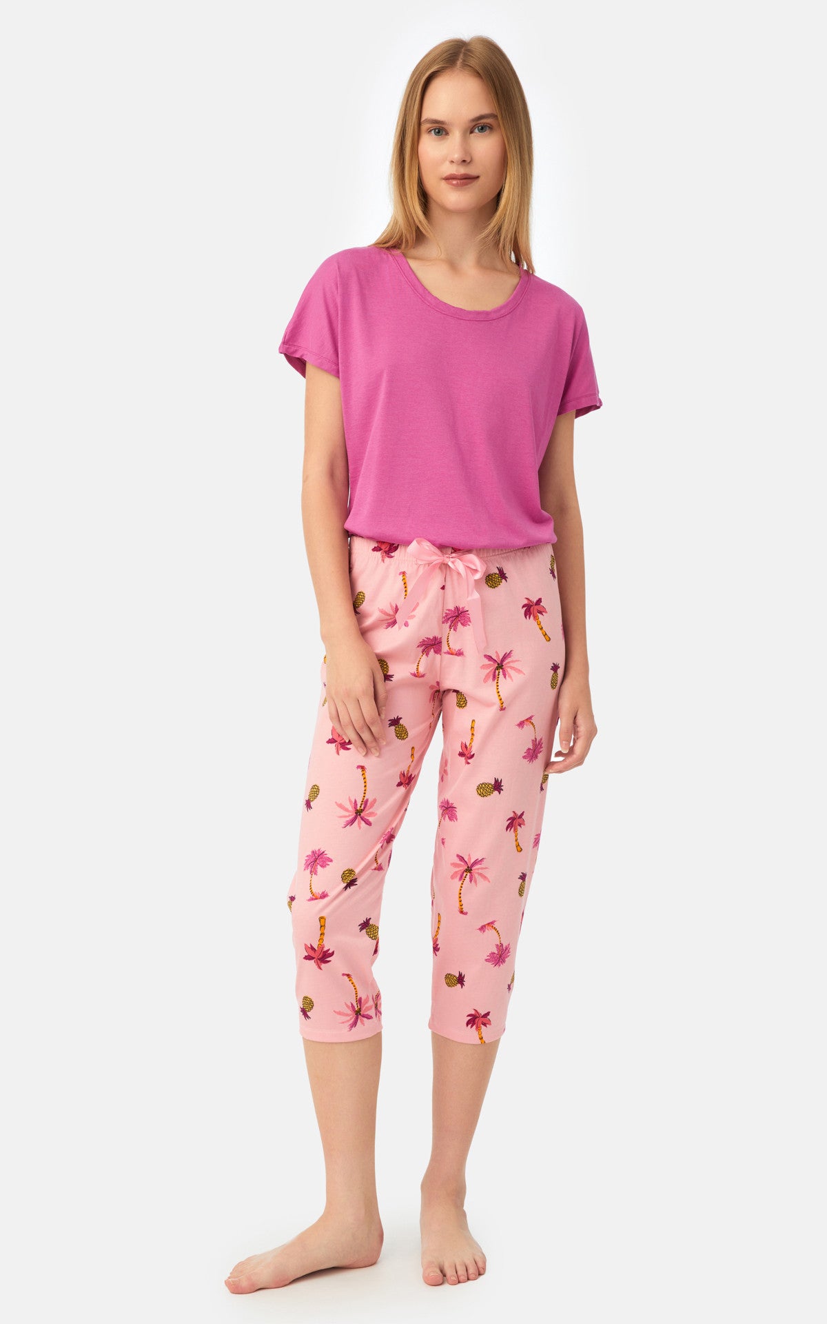 Stuttermabolur-“loose” rúnað hálsmál